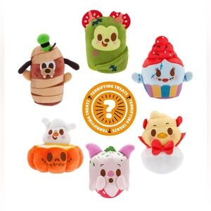 BNIB Sealed Disney Parks Munchlings Scented Plush Terrifying Treats Halloween